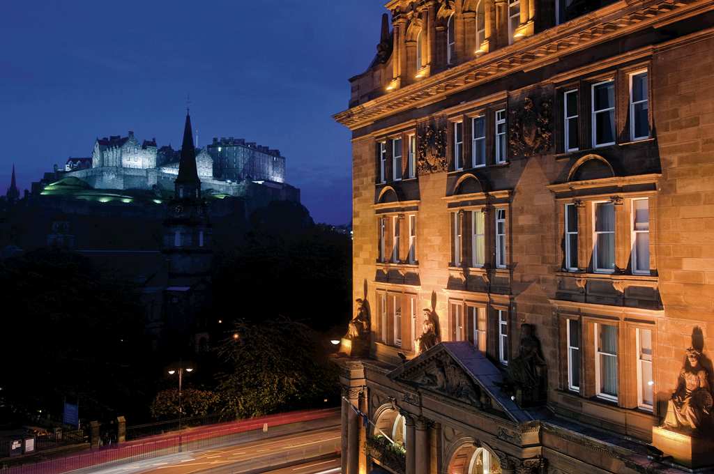 Some popular hotels in the city centre include the Balmoral, Chester Residence, the Glasshouse, Scotsman hotel,Waldorf Astoria, Radisson Blu and the Edinburgh Residence.  All these hotels are a short drive from Edinburgh city centre and Edinburgh’s most notable golf courses and attractions.